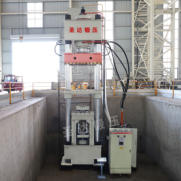 800噸匣缽液壓機(jī)車間實物