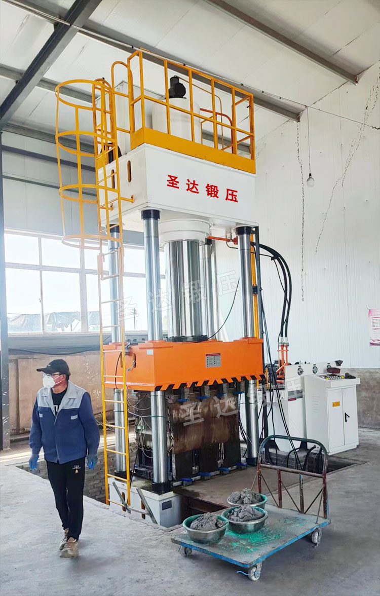 U型樹(shù)脂排水溝成型液壓機(jī)現(xiàn)場(chǎng) U型樹(shù)脂排水溝成型液壓機(jī)現(xiàn)場(chǎng)