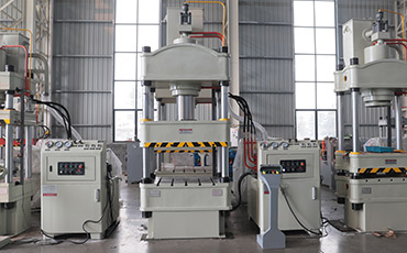 三梁四柱液壓機(jī)中過濾器使用多長(zhǎng)時(shí)間更換？